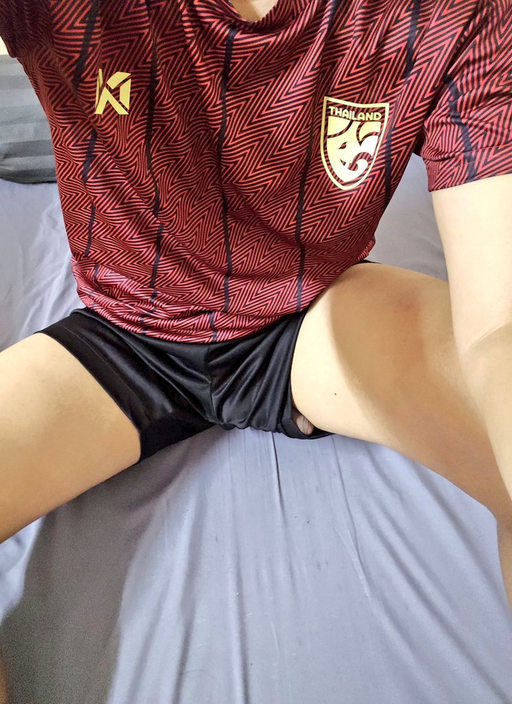 ตื่นเกือบเที่ยง !!! ทักทายค้าบ เสื้อตัวนี้ยังว่างนะ ไซด์ M ค้าบ 😄💦