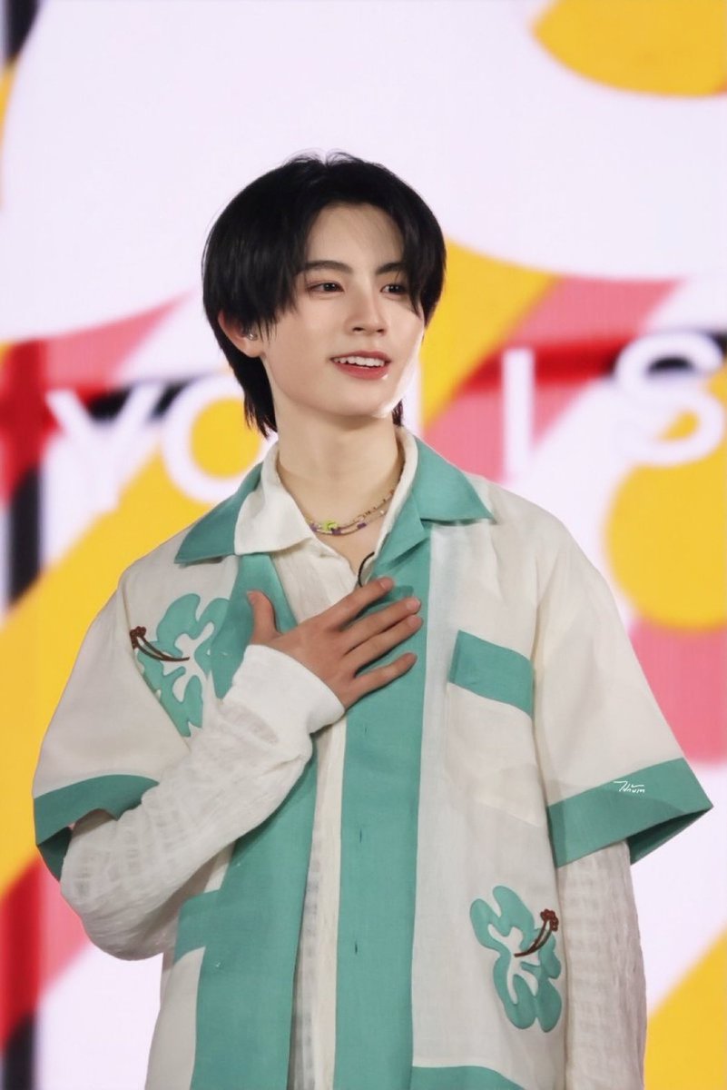 BUS_JPFANCLUB's tweet photo. 𝗧-𝗖𝗢𝗡𝗜𝗖 𝗟𝗜𝗩𝗘 𝗜𝗡 𝗣𝗛𝗨𝗞𝗘𝗧
BEAT OF GENERATION
2026年2月14日
プーケット・サパーンヒン中央競技場
𝗕𝗨𝗦のみんなの写真📸✨
かっこよすぎて心臓もたない😭🔥
最高のステージありがとう！！日本から全力で応援してます💖

#TConicLiveInPhuketxBUS 
#BUSbecauseofyouishine https://t.co/2ZBfHms6Ni
