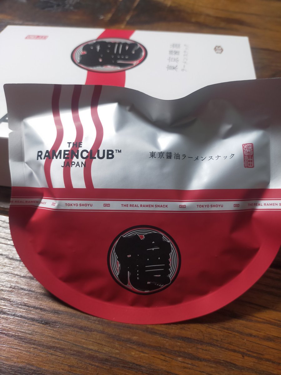 頂きました笑お客さまからの差し入れです😊具材が入った高級ベビースターラーメン笑いい意味でｗ
美味しく頂きましたありがとうございます😃