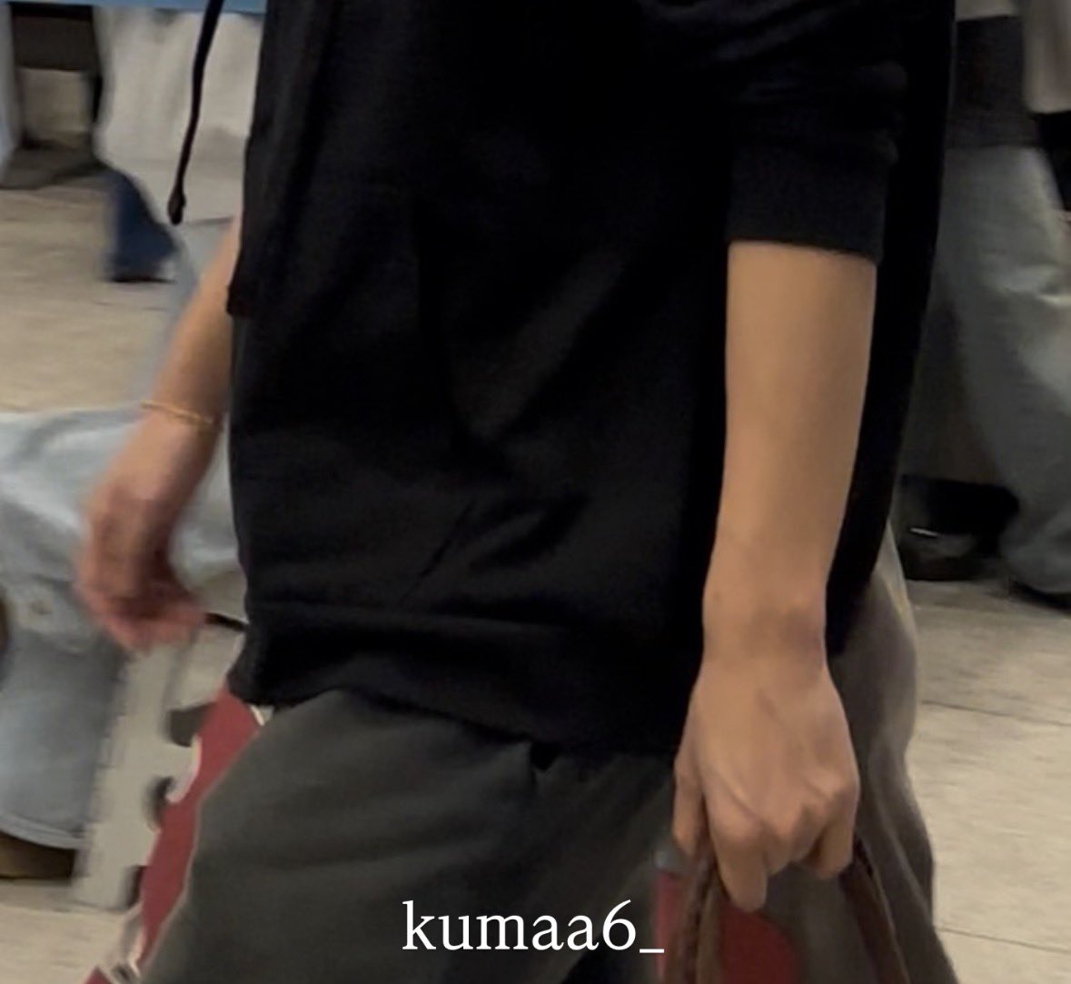 260215 ICN 입국
#해찬 #HAECHAN #ヘチャン
아.. 남자손 읍나 좋다..
