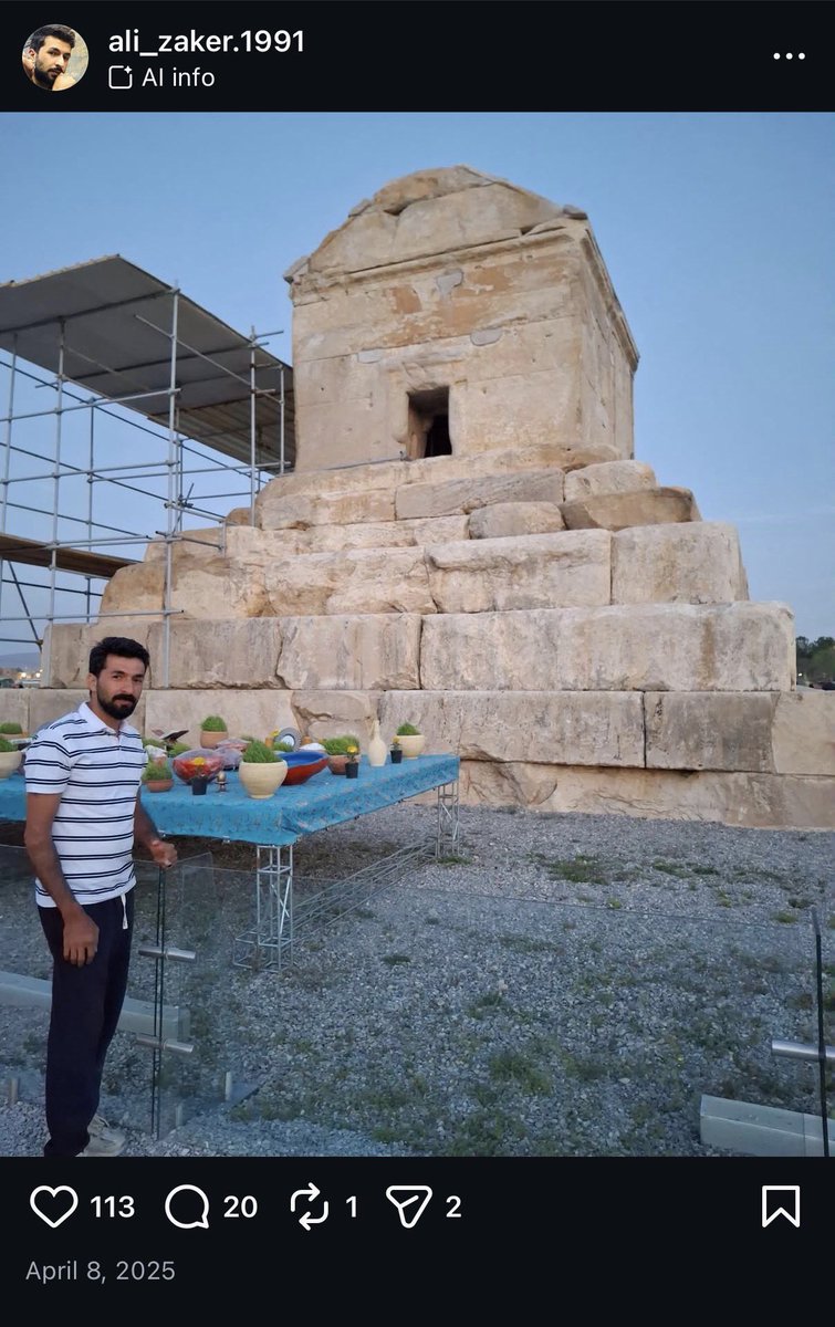 جمهوری‌اسلامی در ۱۸ دی #علی_ذاکر را جلوی صدا و سیمای مشهد با دو گلوله به سینه و پیشانی به قتل رساند.
علی ۳۵ ساله و اهل کاشمر بود و در یک دفترخانه اسناد رسمی کار میکرد.