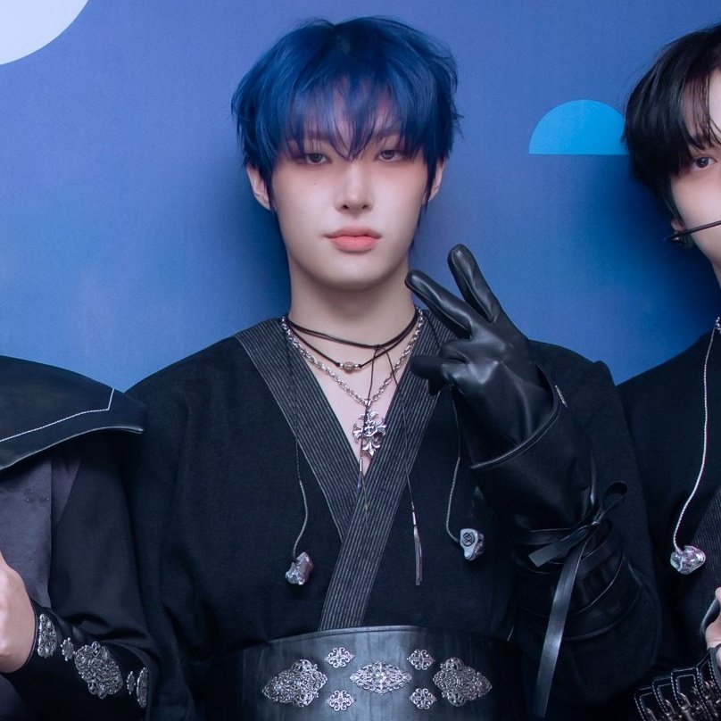 MINGI'S HAIR?!@!#?¡×% IS BLUE