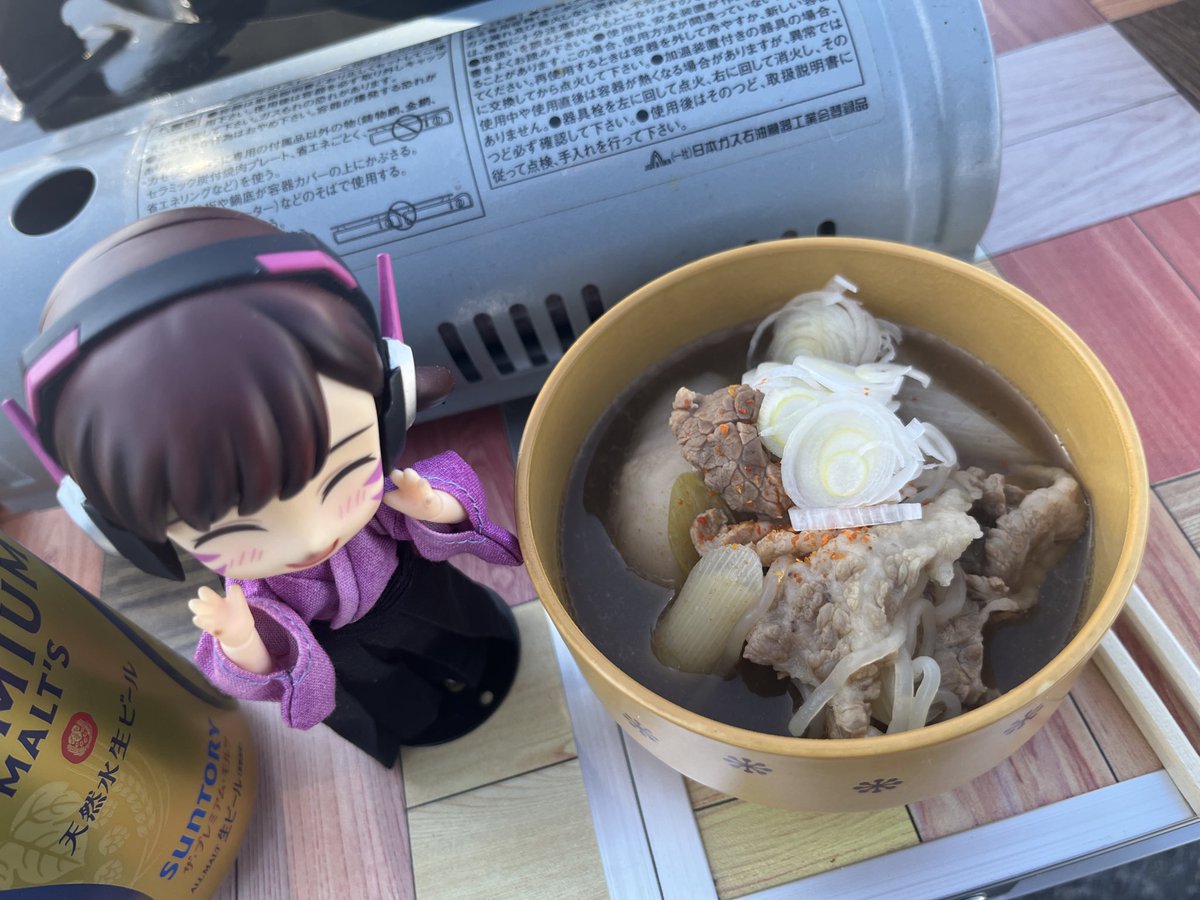 昼から温泉♨️入って乾杯🍻して雪景色の中で芋煮😋
最高〜❄️😆👍👍