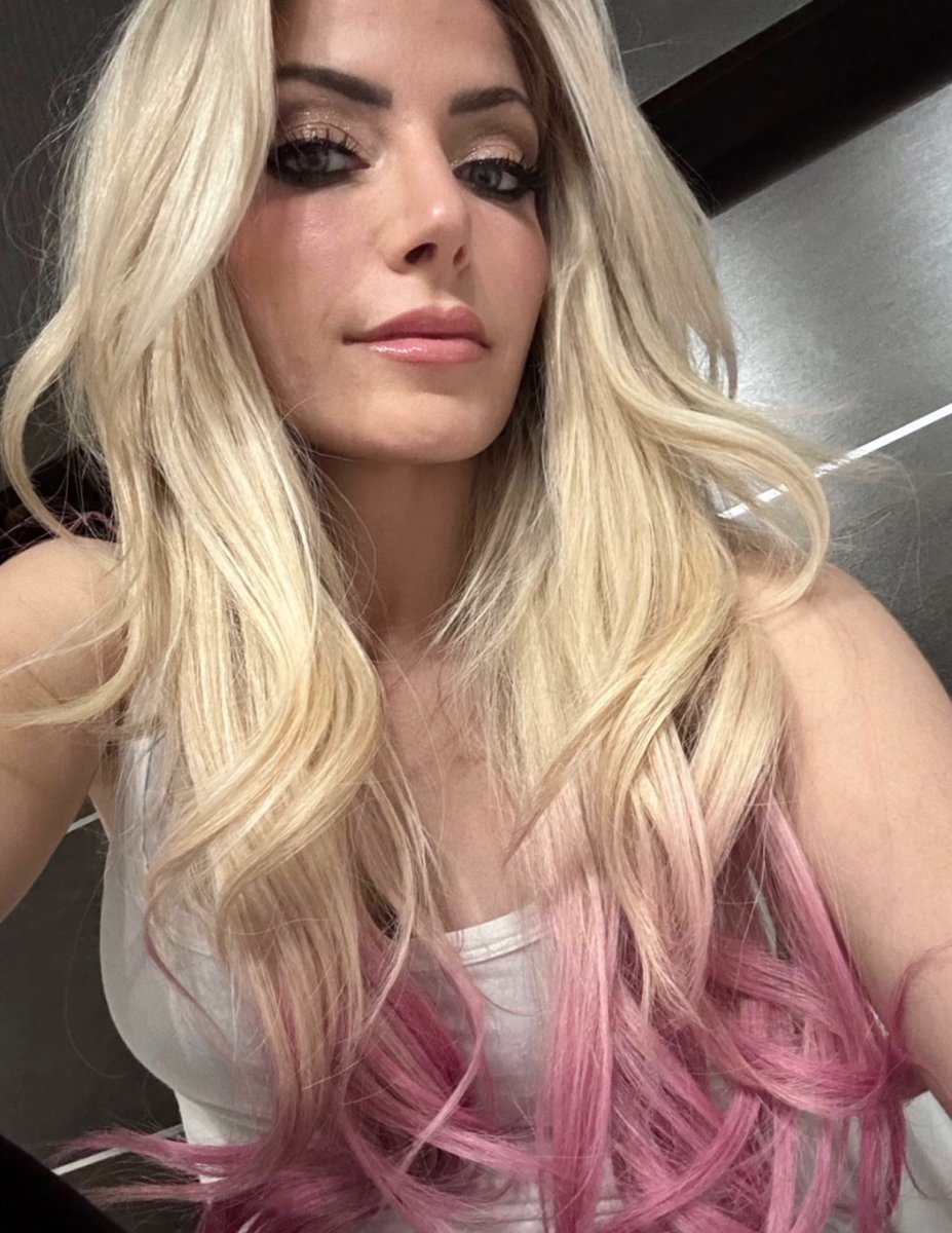 Alexa Bliss shares new selfie 🤳