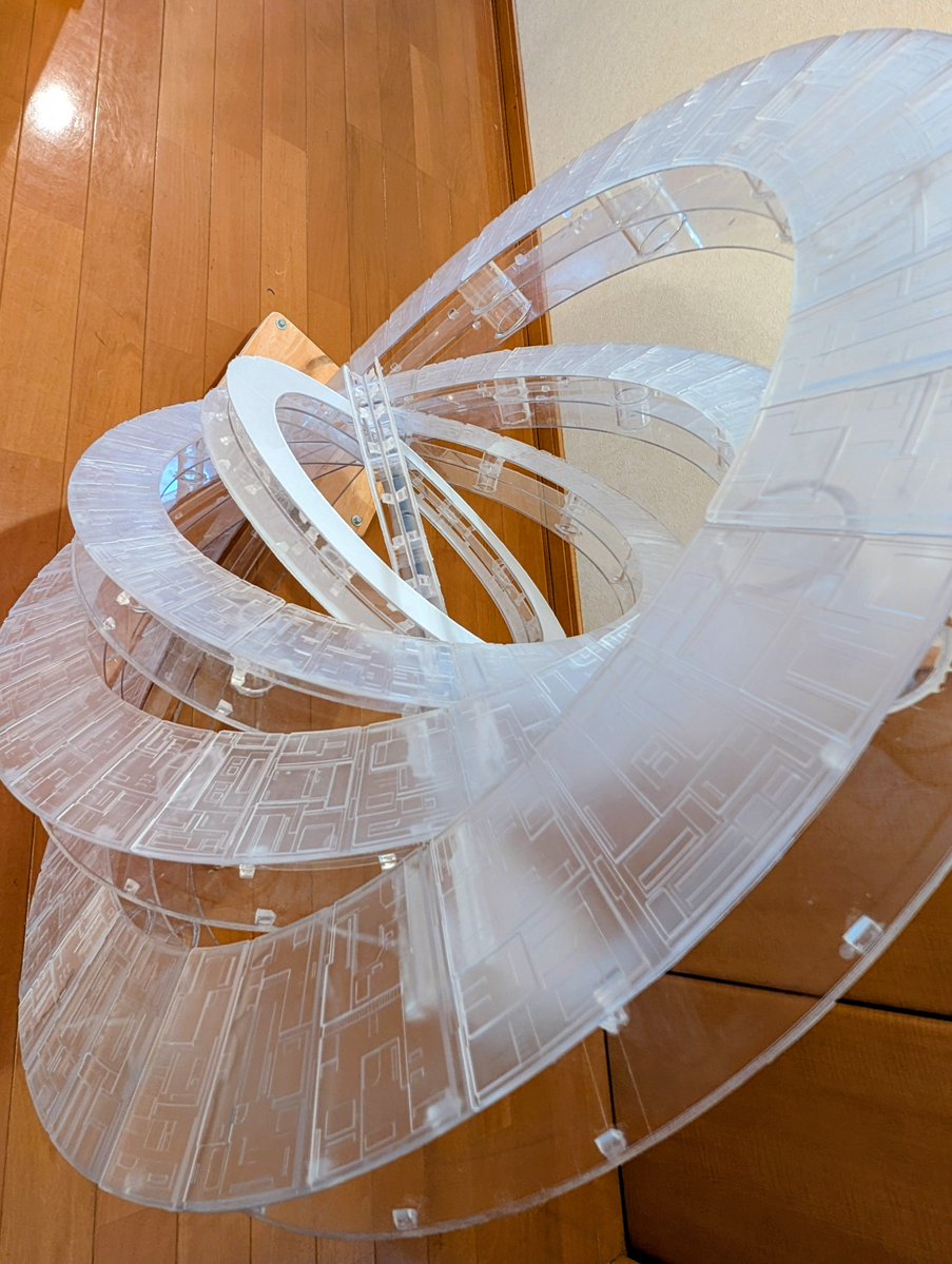 hydra43046721's tweet image. エンジェル・ハイロゥ製作中

外側リングの基礎5枚完成しました〜

後はパネルをどんどん貼っていけば8割見た目が完成します
#Vガンダム