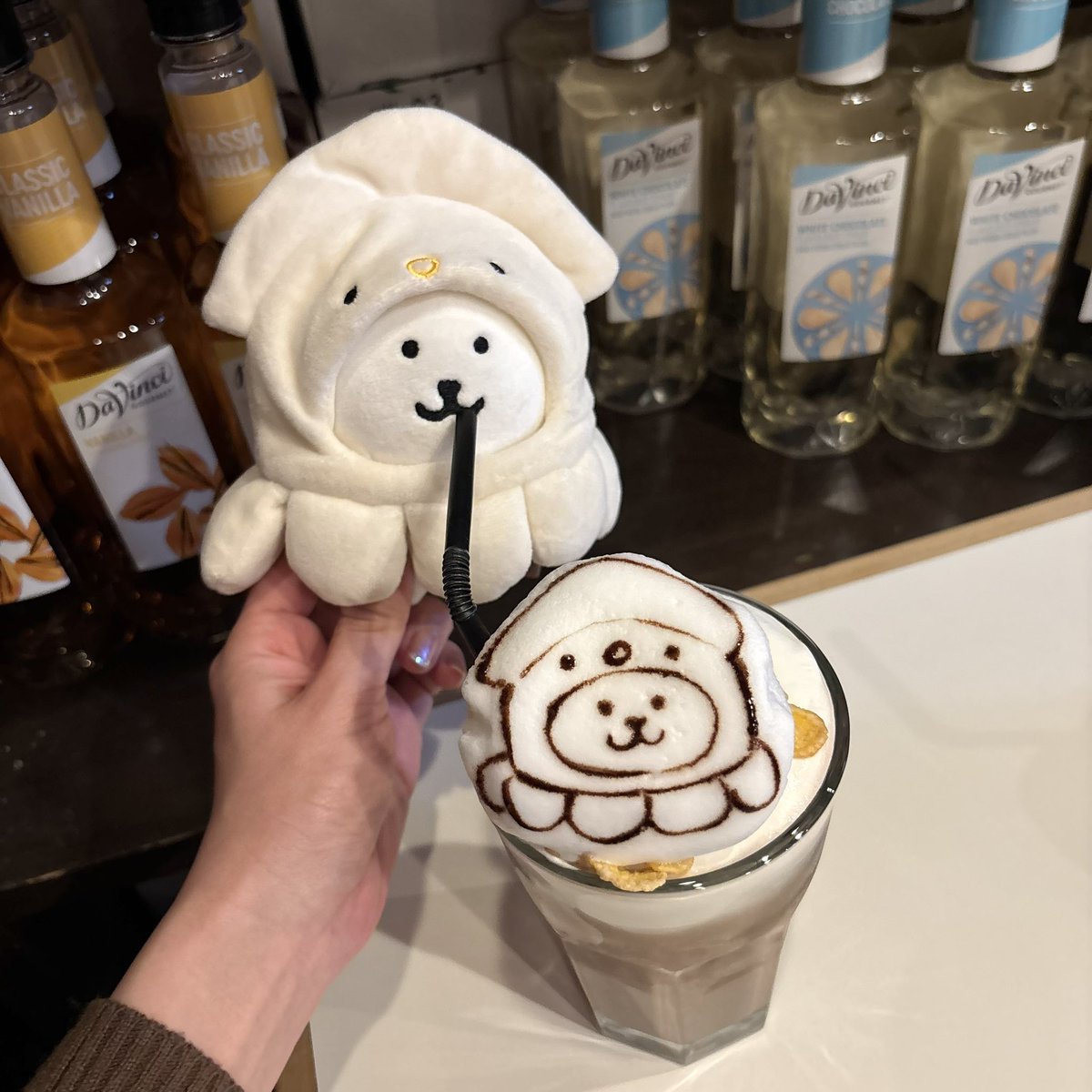 mogumogu_93's tweet image. 吸い込むと⠀⠀⠀ビジュを保てない非モテイカ