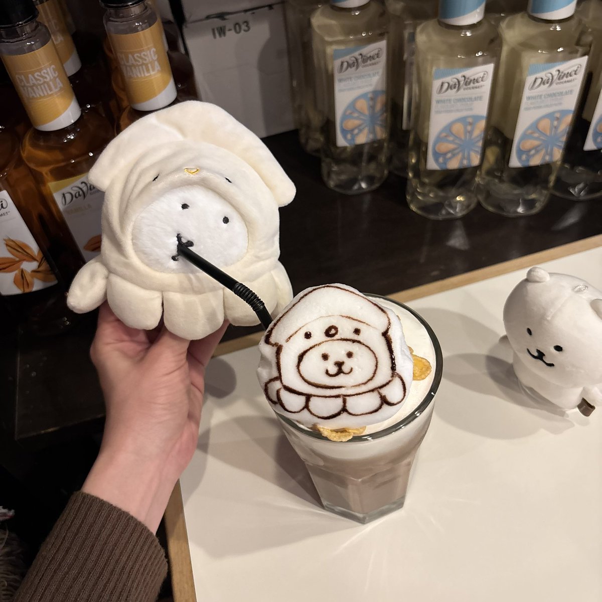 mogumogu_93's tweet image. 吸い込むと⠀⠀⠀ビジュを保てない非モテイカ