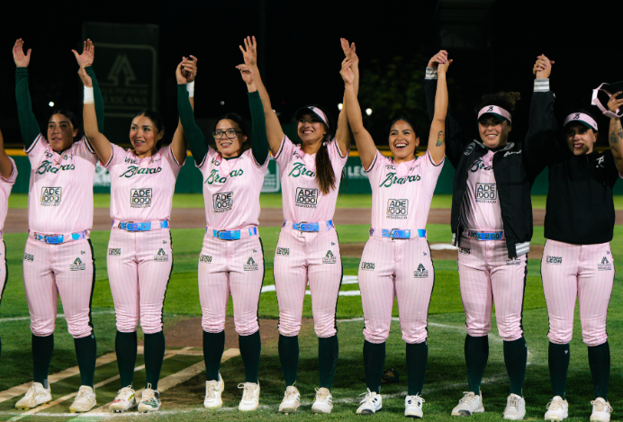 ⚾️ #LMS #Softbol #DatoGEB

¡Fueron Bravas!

2° vez Bravas liga 3 victorias sobre las regias; Sultanas solo han ganado 1 de 8 de visita

Pizarra Final en 8 Entradas

C  H   E
0   1    1 - <a href="/SultanesFemenil/">Sultanes Femenil Oficial</a> (4-11)
 1   6   1 - @BravasdeLeon (11-4)

W: Garcia (6-1) L: Gottshall (3-5)