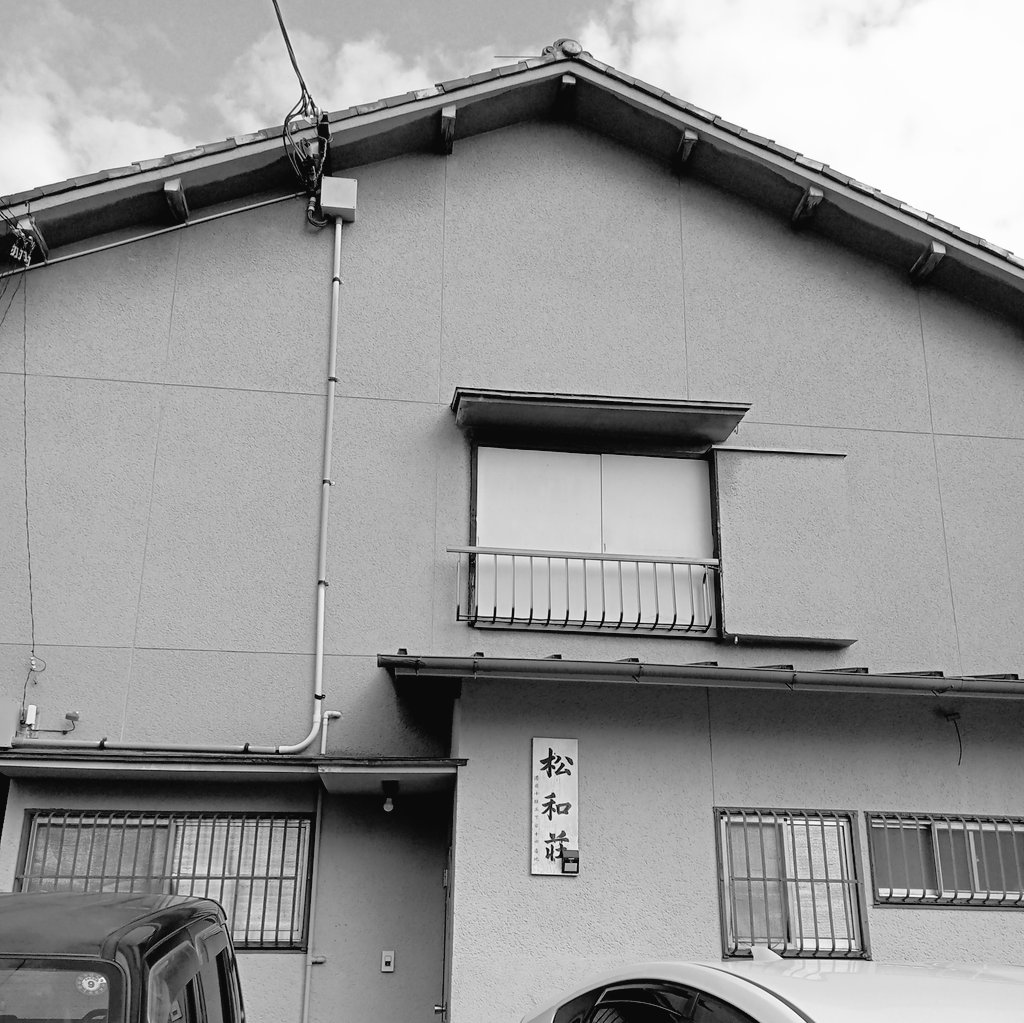 本日の現場
古めかしい昭和のアパート
外観からはここに📸フォトスタジオがあるとは想像できませんね😂