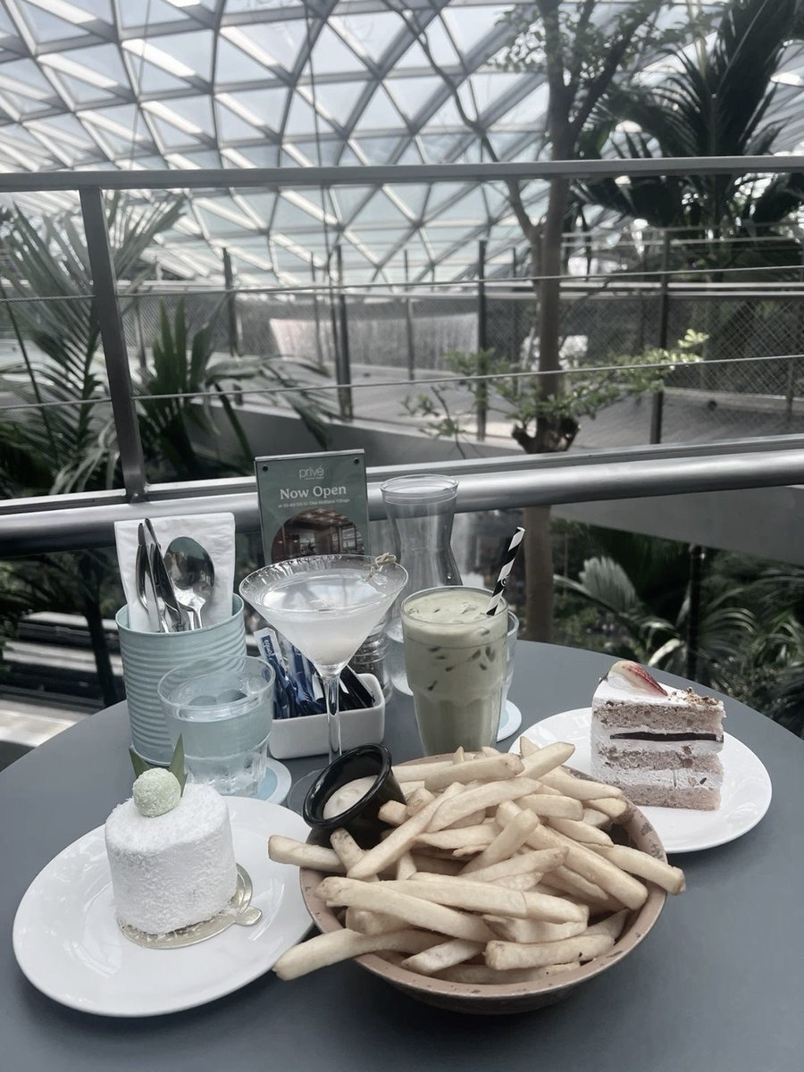 ㅤ

  📍 𝗖𝗵𝗮𝗻𝗴𝗶 𝗜𝗻𝘁𝗲𝗿𝗻𝗮𝘁𝗶𝗼𝗻𝗮𝗹 𝗔𝗶𝗿𝗽𝗼𝗿𝘁
         Lunch ☀️

ㅤ