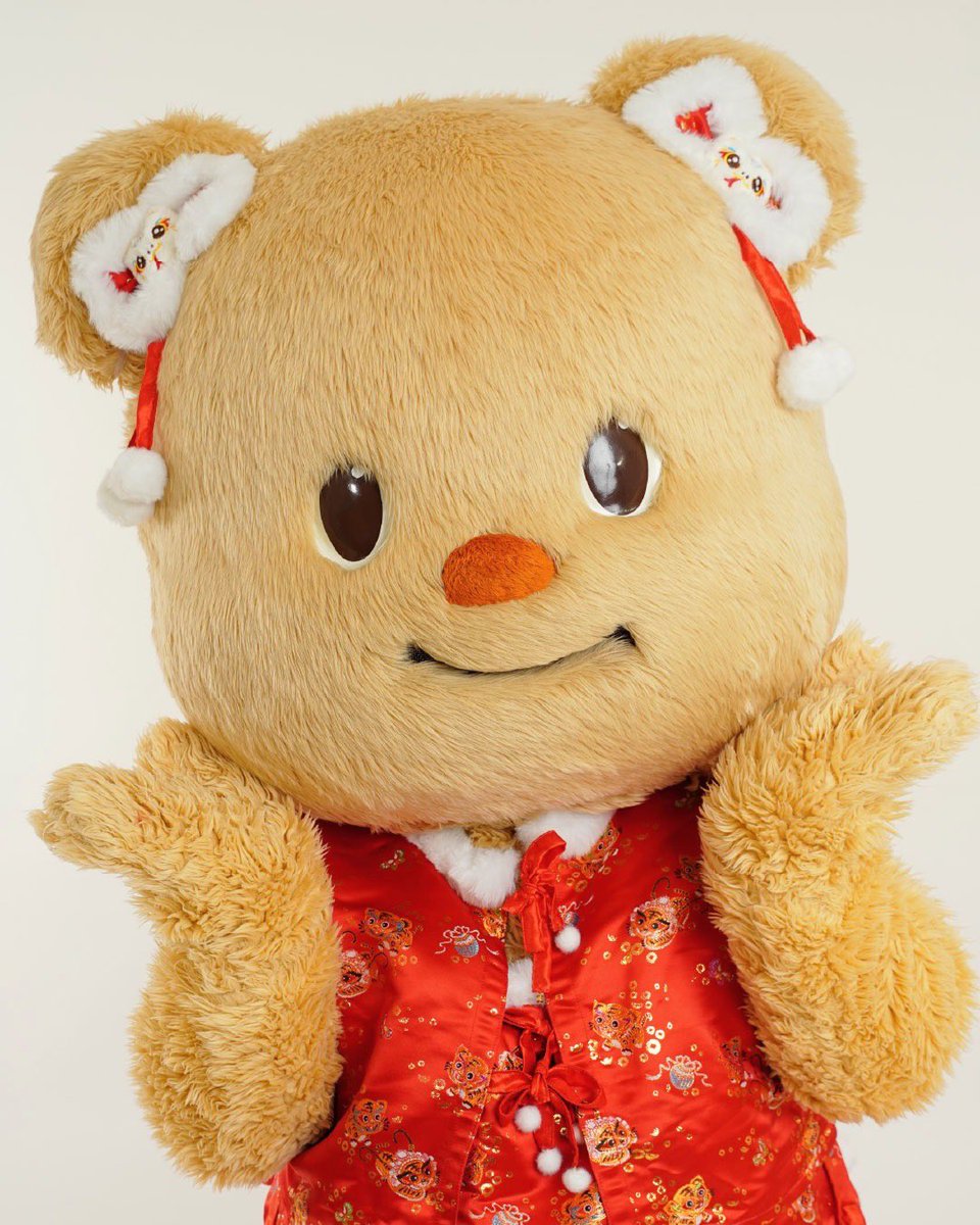 ถ้าใครงง คือมาจากนั่งเก้าอี้รอถ่ายกรุ๊ปช็อต มัม ๆ เลยแซวกันว่ามัมเหมือนหลานม่าของเนย~ 😁

#Butterbear 

อาม่า                                 อาหมวยเนย