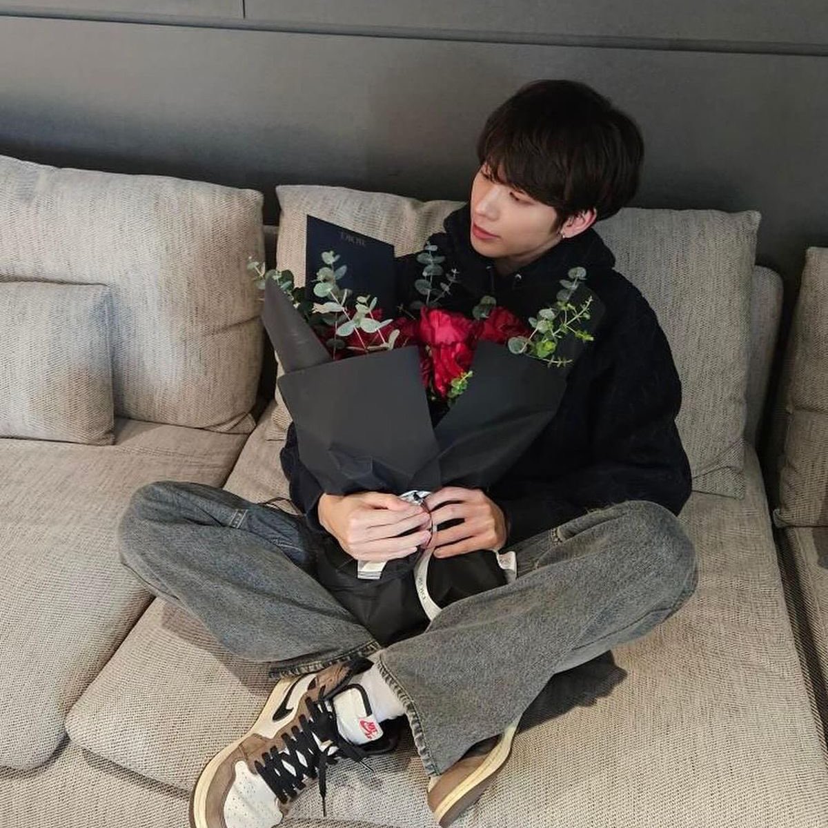 ୨୧ a short #taegyu valentine’s day au!

where the university’s football captain taehyun and guitarist beomgyu are in a secret relationship.