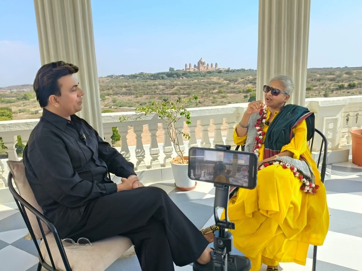 Seema Kapoor ki khoobsurat tasveer.Rajasthan International Film Festival ke dauraan Interview hua Amit Tyagi ke saath.Inki jeevani-kitab 'Yun Guzari Hai Ab Talak' khoob charcha mein. 

#seemakapoor #amittyagi #interview #filmfestival #rajasthan