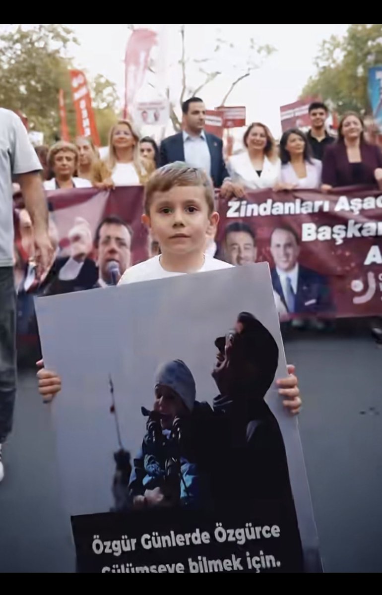 Gülmeyi özledik.
Mutluluğu özledik.
Samimiyeti özledik. 
Merhameti özledik. 
İyiliği özledik. 

Sadece umudu özlemedik, 
Çünkü umut çok güçlü ve hâlâ her yerde. 

Her Şey Çok Güzel Olacak!