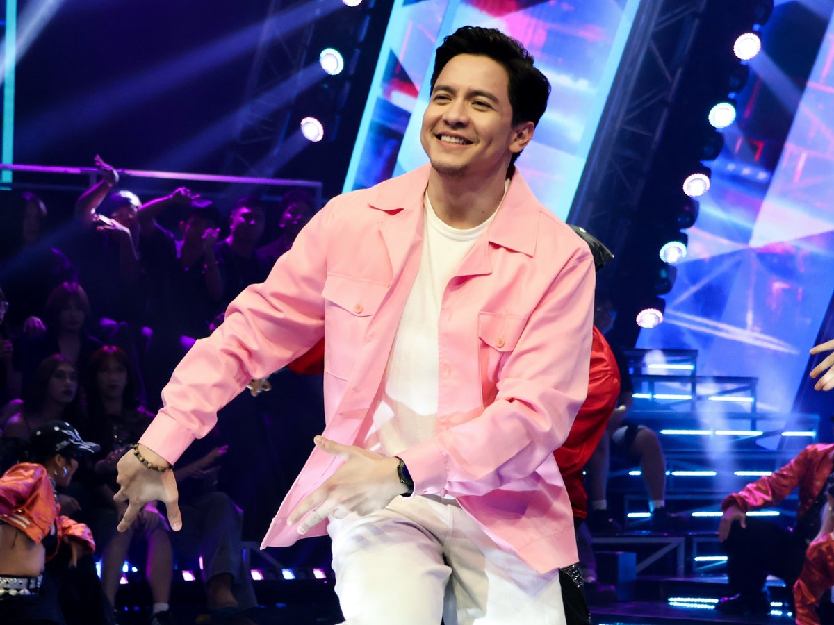 AllOutSundays7's tweet photo. Alden Richards, Jay Joseph, and Rayver Cruz wowed everyone with their epic moves! #AllOutSundays #AOSFaveKoTo

Tumutok lang sa GMA Network ng 12 NN at Kapuso Stream every Sunday on GMA’s Facebook and YouTube to catch more unforgettable moments! https://t.co/8sUYHesEPI