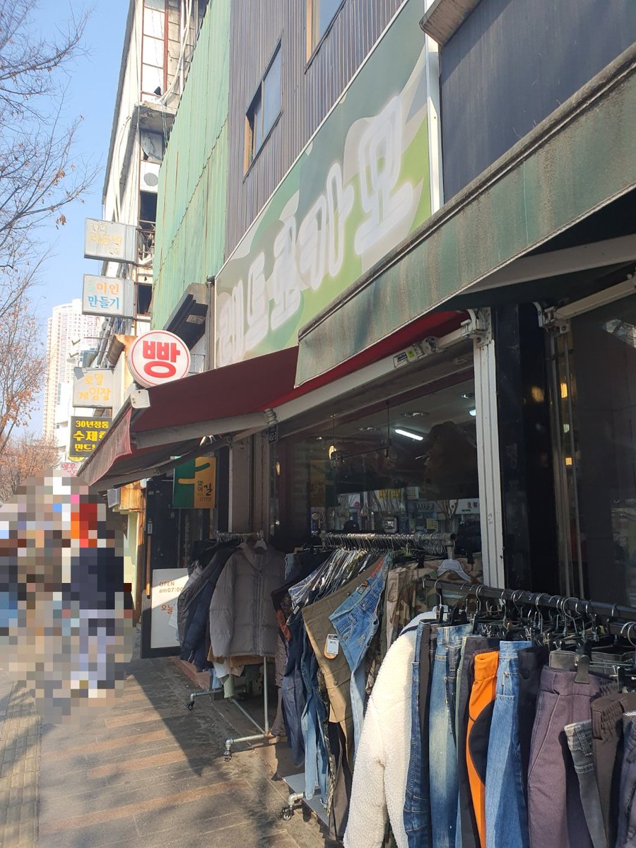 0GG0b's tweet photo. 백만년만에 빵집옴 https://t.co/Gx6r9dgr1V