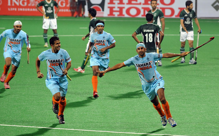 ZafaronIndigo's tweet photo. As India take on Pakistan today in Cricket &amp; are regularly grouped together in ICC events 🇮🇳 🇵🇰

In Hockey despite the rivalry, India Pakistan have been grouped together only once at Hockey World Cup across 15 editions &amp; 50+ years history🏑

It was at 2010 WC, Ind def Pak 4-1 https://t.co/crxWF3GXU1