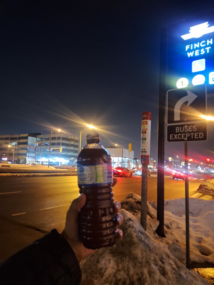 ifrydarice's tweet image. im #not #an #alcoholic ft. my cocktail w too much vodka for my bus ride