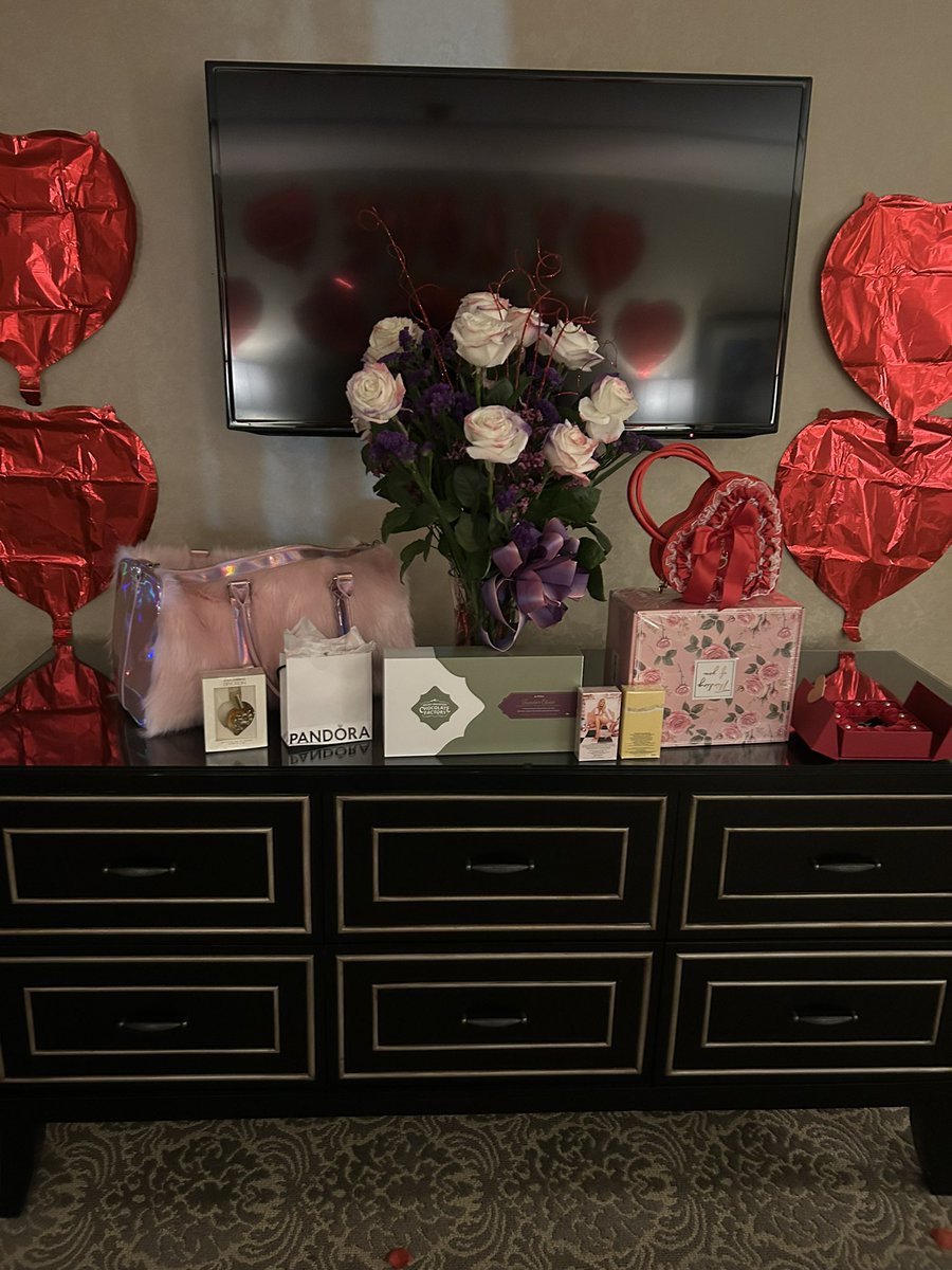 spoiledhotbby's tweet photo. Happy Valentine’s Day!!!💋❤️ https://t.co/fF1t3UdGj3