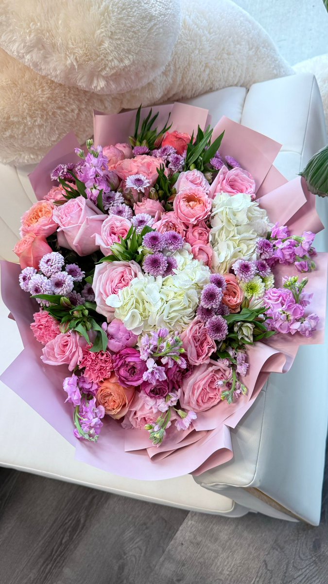 SnxkeCxtcher's tweet photo. Waiting outside @THEGOLDENPOSSUM 's place with a bouquet and chocolates. He's new to this romance stuff, but he's trying his best. Even dressing as a slutty cowboy for his little possum. He's waiting his truck, sending Casey a simple text; 

📩 > C'mon down, prince. https://t.co/NZwpgPa6yN