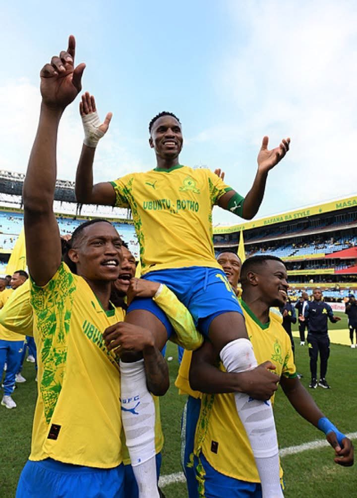 💣🇩🇿 𝐑𝐡𝐮𝐥𝐚𝐧𝐢 𝐌𝐨𝐤𝐰𝐞𝐧𝐚: Themba Zwane is a space finder, our midfielders couldn't stop him

"Mshishi is not a sales that rooms 150 only in the corridor, Mshishi jumps horizontally across the pitch, he finds the space behind the midfield line,also between the lines from