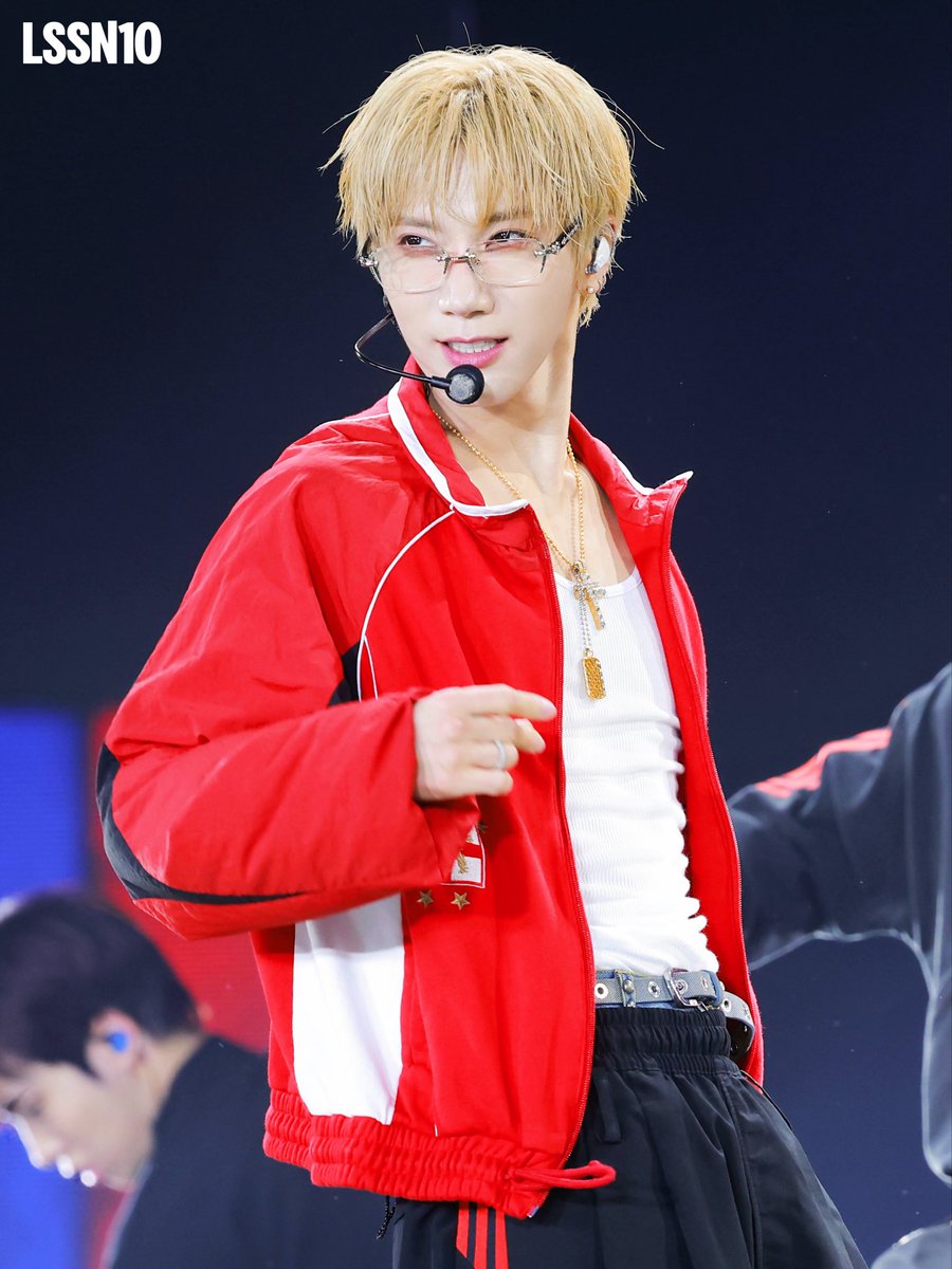 260214 SMTOWN BANGKOK

* 😬😬😬 * so adorable🤲🏻

#TENLEE #tenlee_1001 
#TEN #텐 #เตนล์ #李永钦
#TENxRajamangala 
#SMTOWNLIVE2025_26_BANGKOK