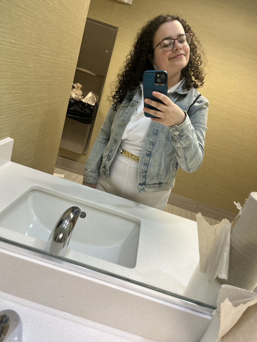 Felt cute 🥰 Might be single but you can still dress up for yourself :) #HappyValentinesDay 

Also look she’s wearing something other the black lol