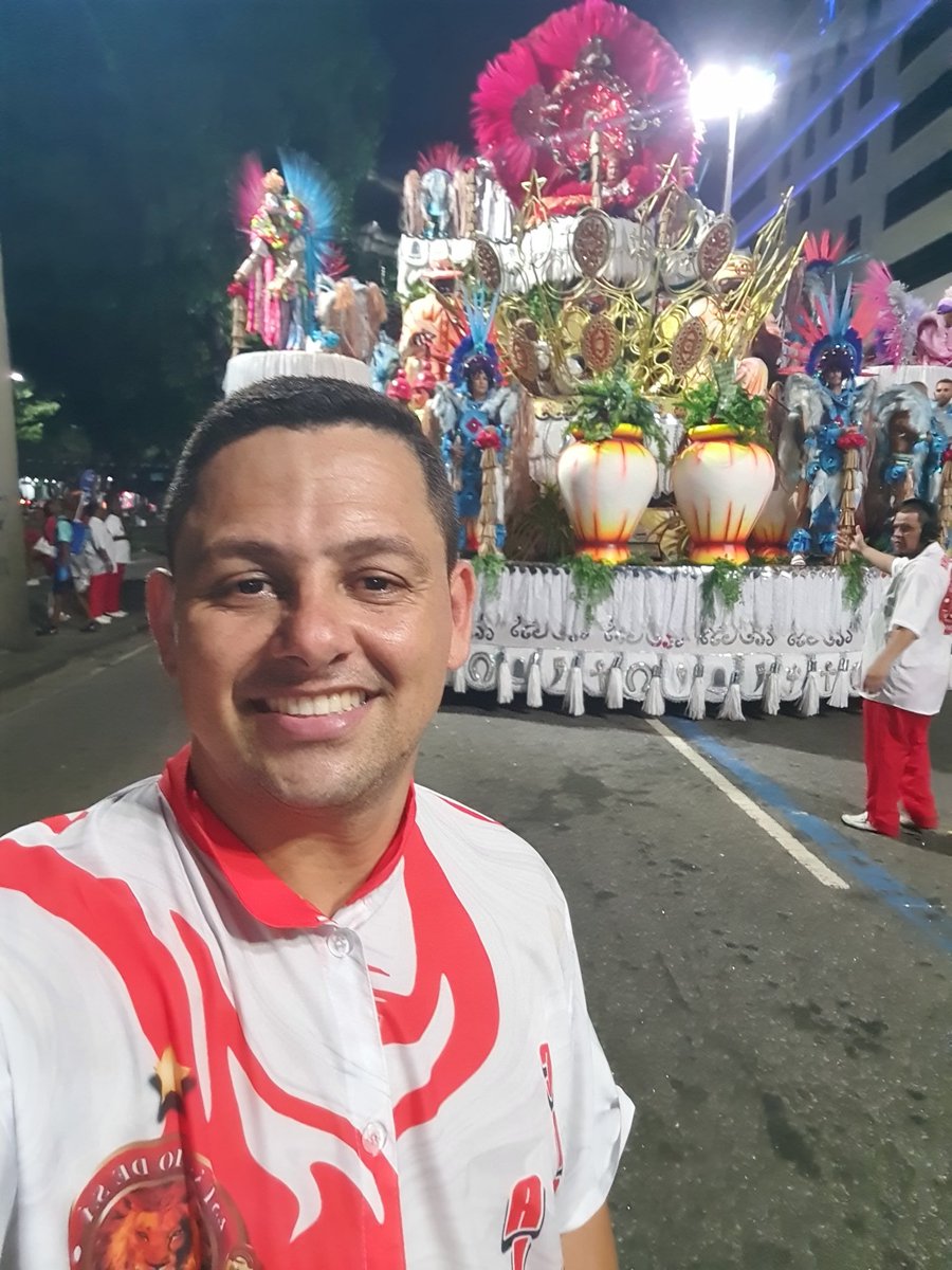 VHGO_19's tweet photo. Sábado é dia de @GresEstacioDeSa https://t.co/oDPqHqxwvv