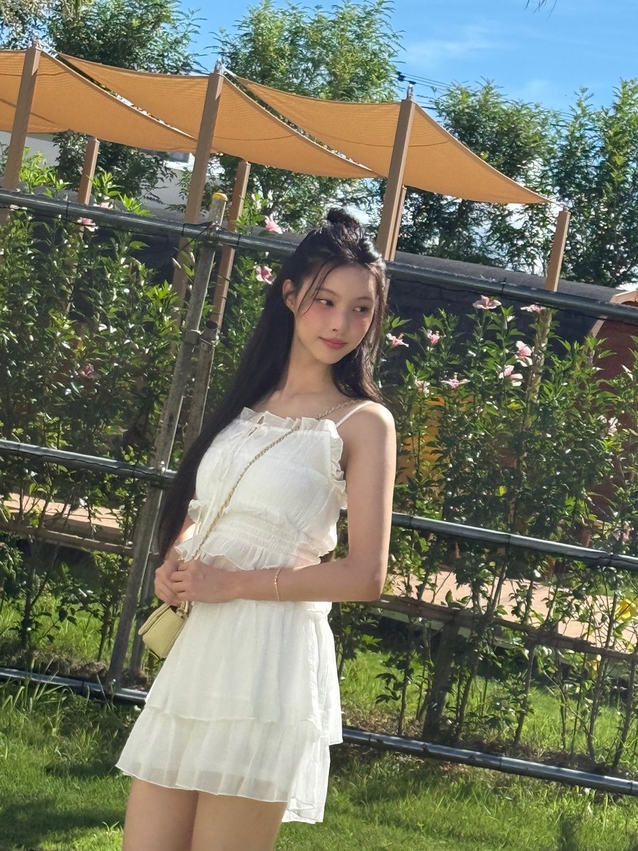 yunah pics tweet media