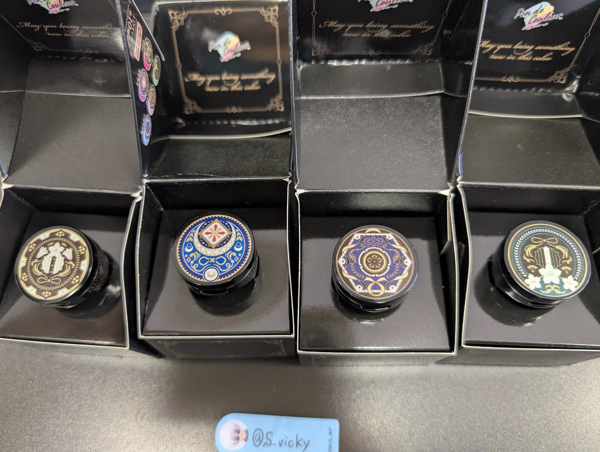 S_vicky's tweet photo. 【交換・譲渡】刀剣乱舞　リング型マルチカラーバーム　ガチャ

（譲）箱あり:三日月、髭切、膝丸、長谷部
ガチャ:髭切
（求）後家>長義>500円+送料

郵送にてお取引。交換優先の為、譲渡のお返事は時間が掛かります。 https://t.co/oMlyL9GYLI