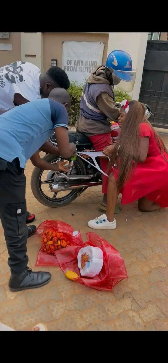 Ouch! 
Valentine's gone wrong? Check this out.
Men, what would you have done.