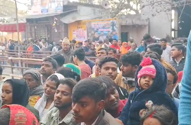 bstvlive's tweet image. संभल : महाशिवरात्रि पर्व पर उमड़ा आस्था का सैलाब

➡हजारों कांवड़ियों का जत्था शिवालयों में पहुंचा
➡सुबह 4 बजे ही मंदिर के बाहर भक्तों की भीड़

#Sambhal #Mahashivratri #KawadYatra