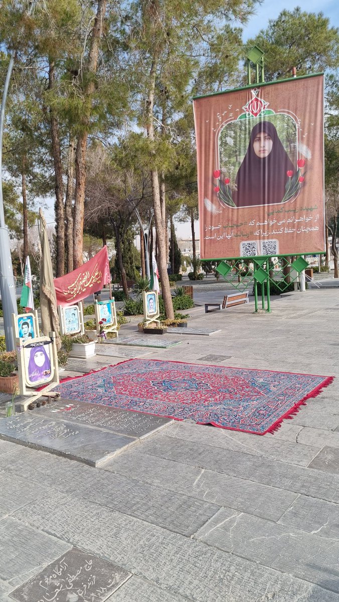 زینب کمایی...
دختر ۱۴ ساله‌‌ای که با چادرش ۴ حلقه به دور گردنش زدند! خفه اش کردند!!!!
به یاد مظلومیتش؛ نه هشتگی بود و نه پیام سلبریتی‌ها و نه شعار دهنده ای و نه ...
