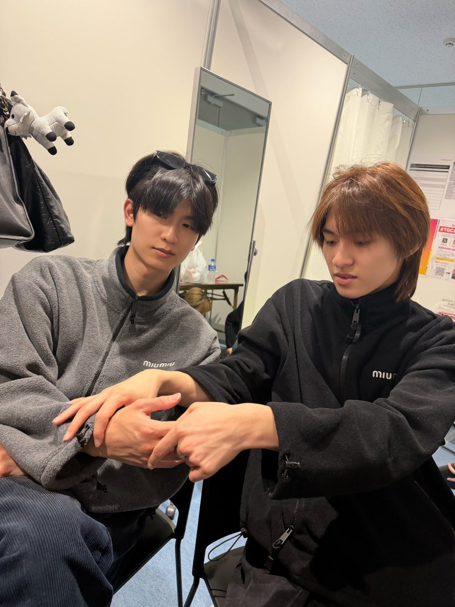 dearmytmk's tweet image. พวงกุญแจที่พี่โทให้เมื่อวาน น้องก้องเอามาห้อยกระเป๋าเลยทันที น่ารักอะ🥹🤏🏻

THOMAS KONG RUNWAY TGC 
#TGCAICHINAGOYAWITHTMK