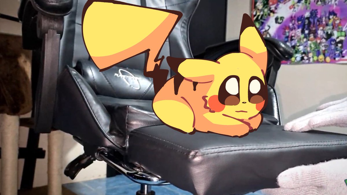 Bueno en realidad la casa son de estos 3, Yezyn duerme fuera de casa en el patio donde se meo Vlad :v