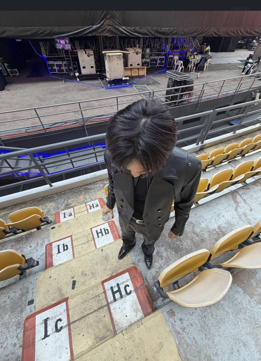 ㅁㅜ야 지금 발견햇는데 바닥에 Hc이라서 저기 가서 찍은거임?
ㄱㅇㅇ..