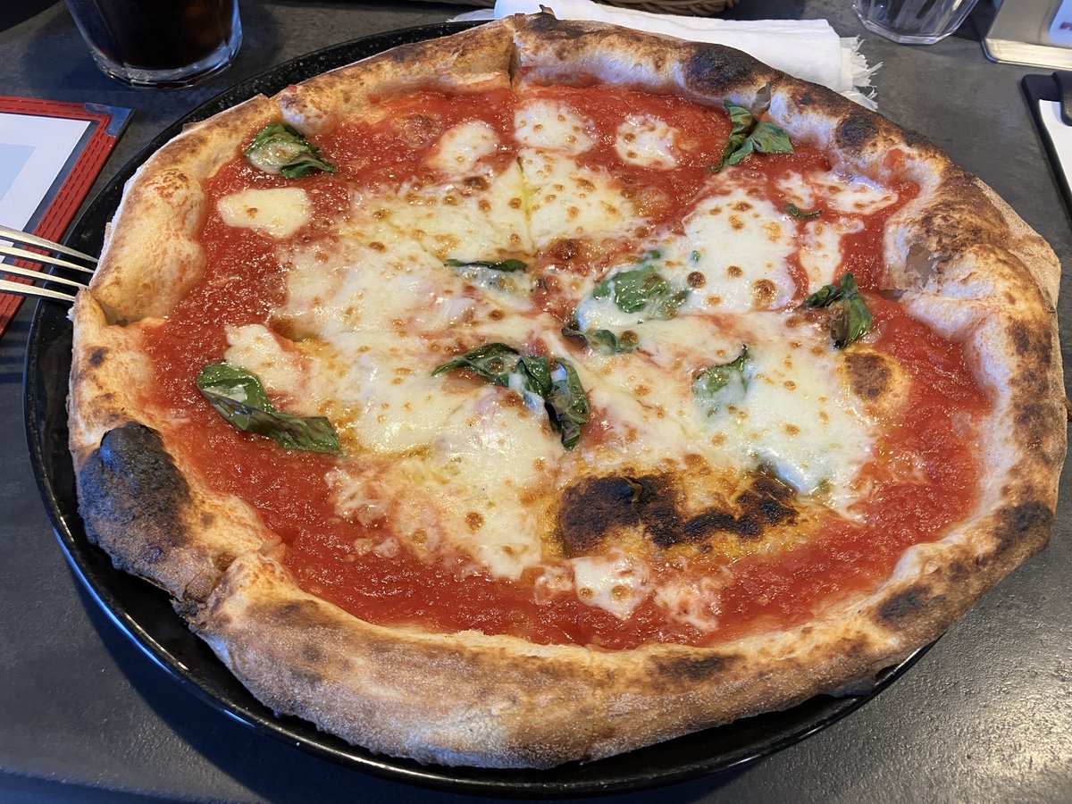 jigen_ss's tweet photo. 窯焼きpizzaやってる https://t.co/cBiOdvauQ8