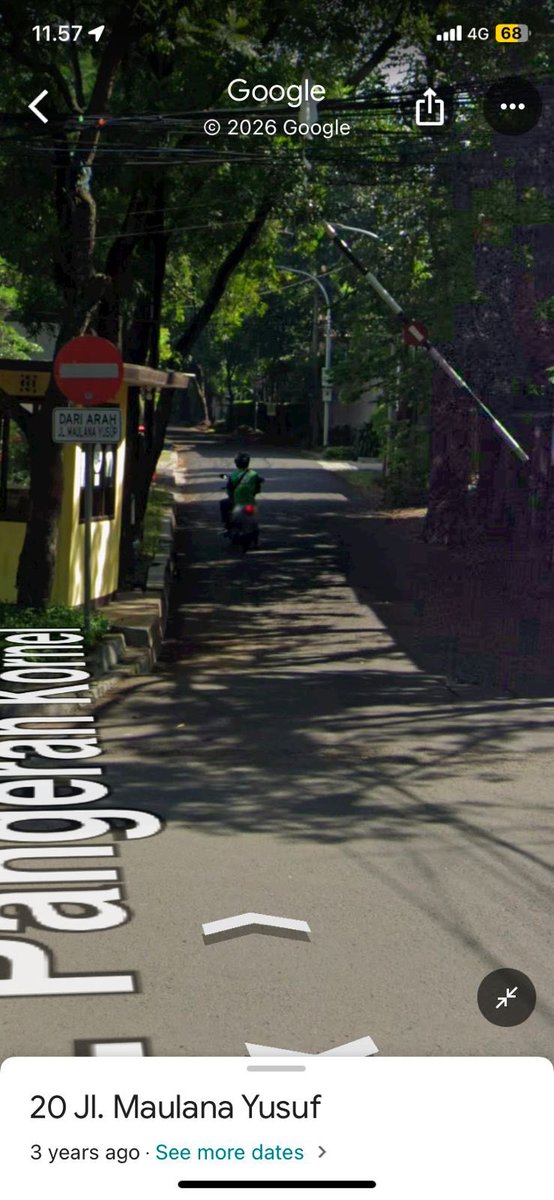Plang ini tuh udah dicabut dan ga berlaku atau gimana sih? Jadi bebas aja nyebrang dari maulana yusuf ke jalan ini? Makin semrawut dan bikin celaka <a href="/PRFMnews/">Radio PRFM</a> <a href="/dishubkotabdg/">Dishub Kota Bandung</a>