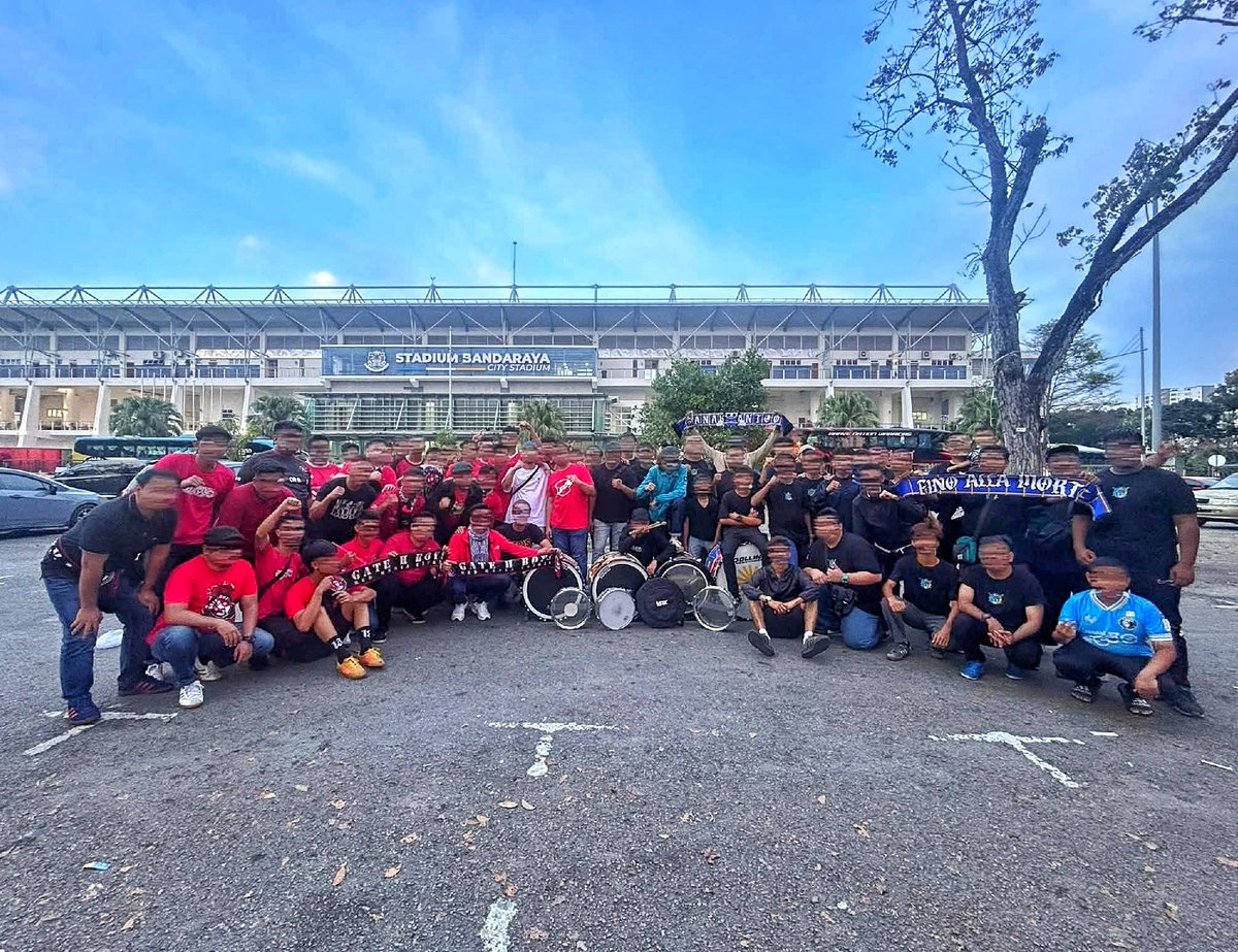 UltrasPanthers's tweet photo. Seteru dalam padang, sahabat luar padang 💪🏻

Terima kasih sahabat @GateHBoys sudi bertandang ke Bandaraya. 

Teruskan membudayakan sokongan kepada bolasepak tempatan. Sampai berjumpa lagi dan semoga selamat sampai ke destinasi 🤝 https://t.co/nYp5hV8zX1