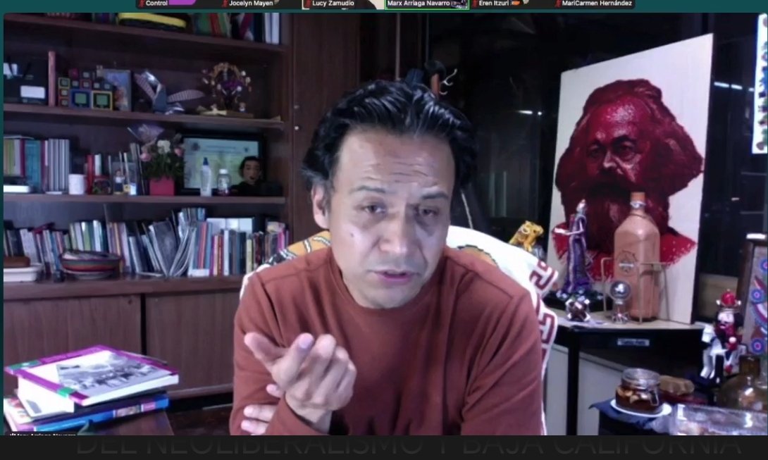 Marx Arriaga, cuando el personaje consume al
 actor.

El señor Arriaga llegó  con AMLO al gobierno y fue designado Director General de Materiales Educativos, fue el responsable del diseño de los nuevos libros de texto de educación básica que fueron ampliamente señalados y