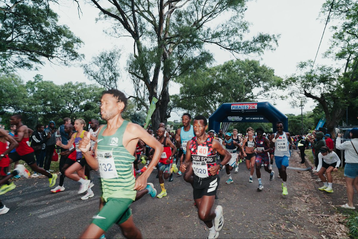 MedshieldSA's tweet photo. What a race start to kick off the Pirates 21K powered by Medshield ⚡️
#Pirates21k #MedshieldMedicalScheme #MedshieldMovement #Partnerforlife #Overthemountain #MedshieldSA https://t.co/9GpFeYdYJZ
