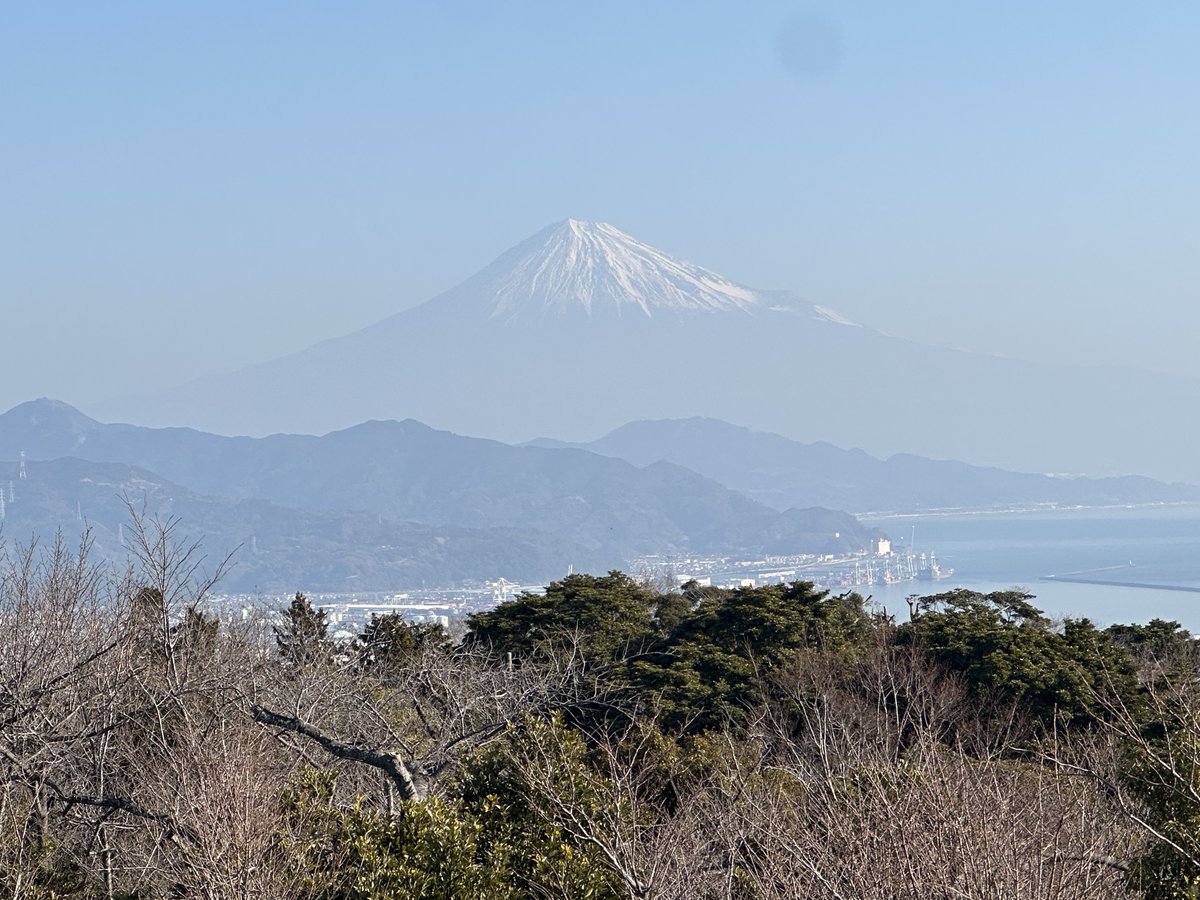 JM__Myk's tweet photo. 【雄大だ】
日本平夢テラスをめざし、相棒とトコトコと🏍³₃
天気もよく、冠雪した富士山さんが綺麗でした。
そして、とても暖かいこともあり、多くのバイカーさんとすれ違いました。たくさんのv(･∀･)yaeh!ありがとうございました！

#日本平夢テラス https://t.co/OSL6dt6060