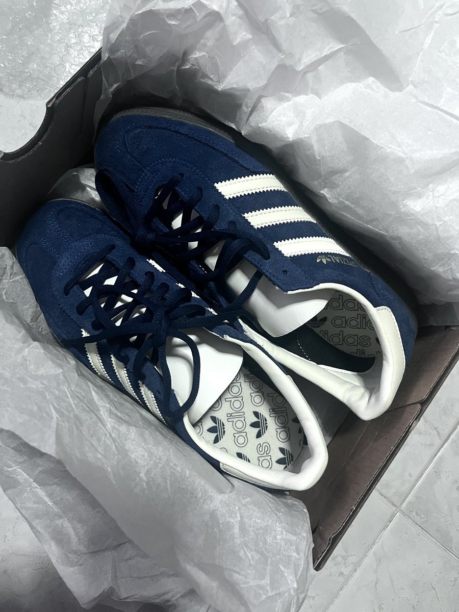 Ripplesrr's tweet photo. ส่งต่อ Adidas handball spezial 🫐
Size: 39 eu
Price: 3,000 bath รวมส่งต่อรองได้
- ไม่มีตำหนิ ใส่แค่ 3-4 ครั้ง แท้100%-

#ส่งต่อAdidas #ส่งต่อรองเท้าadidas #ส่งต่อรองเท้าผ้าใบ #Adidaspezial #ส่งต่อรองเท้า #ตลาดนัดadidas #รองเท้ามือสอง #รองเท้ามือสองของแท้ https://t.co/6lBcS5tNyV