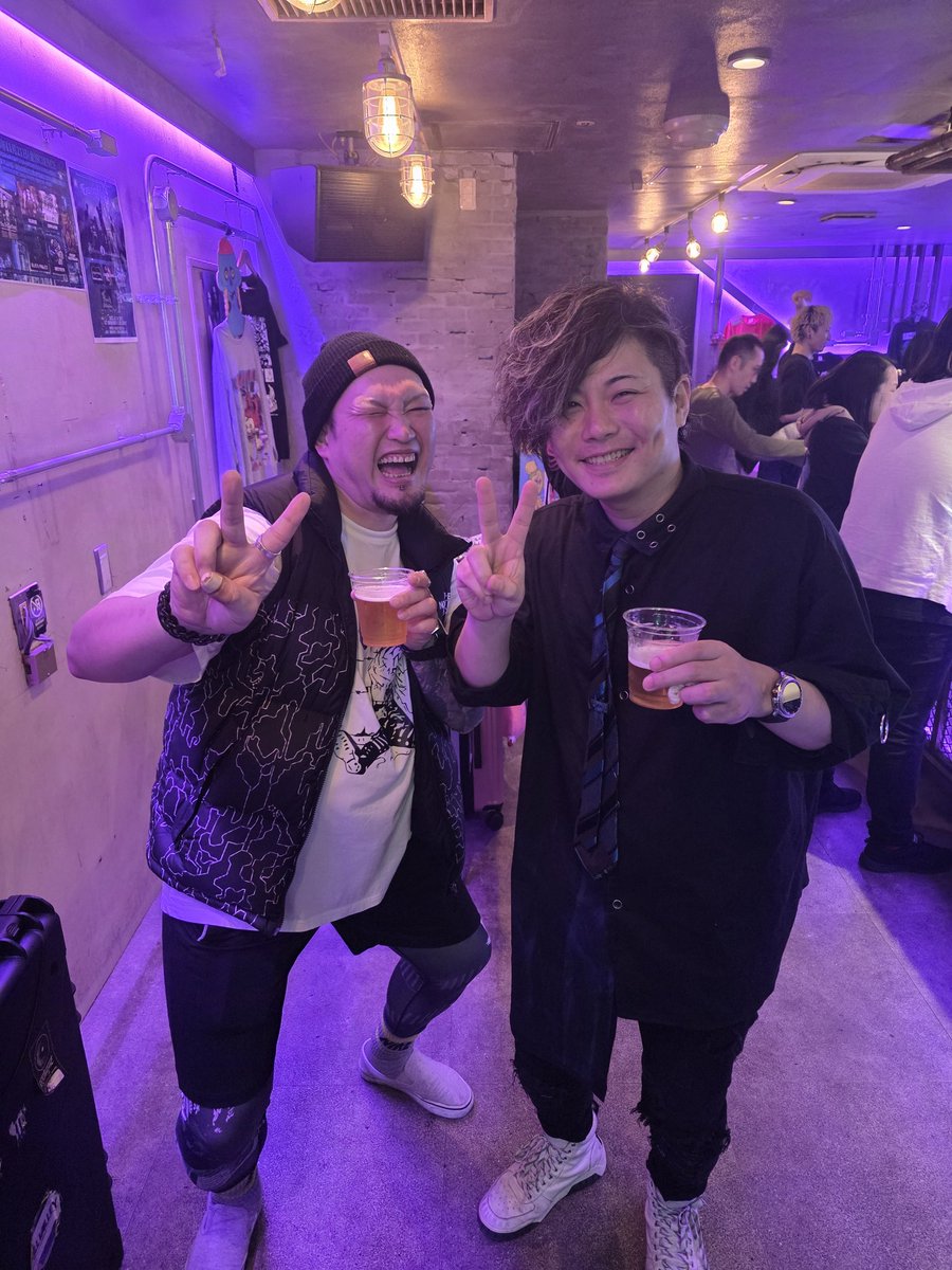 昨日、偶然以前飲んだMaTさん(<a href="/MaT_RONOVELL/">まっと-Matt-</a>)に会ってめちゃくちゃぶち上がった！！
音楽の出会いってほんま楽しいし素敵やからみんなバンドやりや🙋‍♀️🙋‍♀️🙋‍♀️