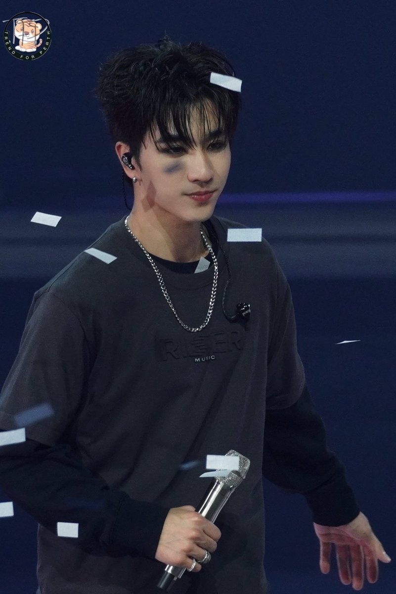 TrendforPerth's tweet image. Tell me what you think is so charming about Perth？

Me：eyes👀

PERTH TANAPON UNCONTROL

#RISERCONCERTD2 #PerthTanapon  #KDPPE