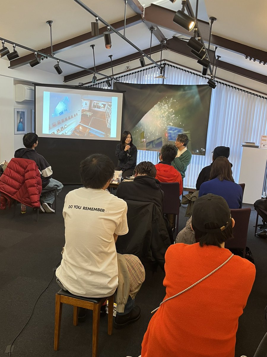 【配信中！】
ギャラリートーク 坂本陽×村上仁一

坂本さんから写真を始めたきっかけから、過去作の「BEAM」「親不知」、そして新作「Telescope」まで、スライドを交えながら振り返っていきます。
利き手は、雑誌『写真』編集長の村上さんです。

配信👇
fugensha-shop.stores.jp/items/6962050c…

<a href="/ShaShinMagazine/">雑誌「写真」｜Sha Shin Magazine</a>