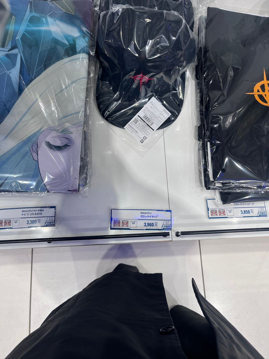 Photo dump hari ini jalan-jalan ke store Gundam 😆!