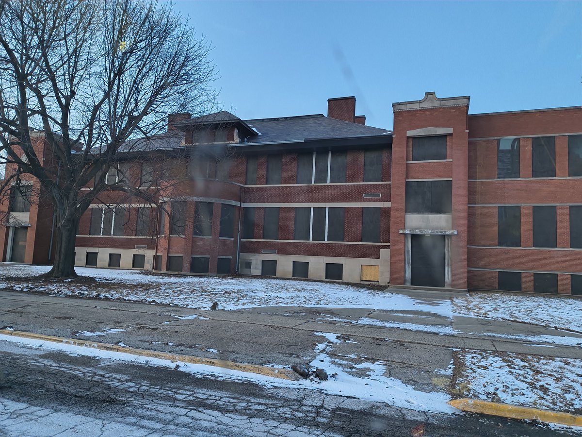 I just passed by my old elementary school for the first time in years the other day... I hope everyone is doing good from back then. Shout out to Hart school in North Chicago ❤️