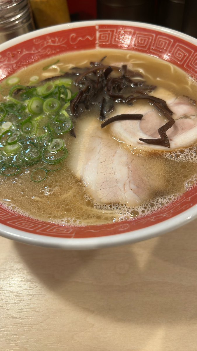 yoichiro2292's tweet photo. 豚骨ラーメン見つけるのに1年かかりました https://t.co/G25hJ6lD7j