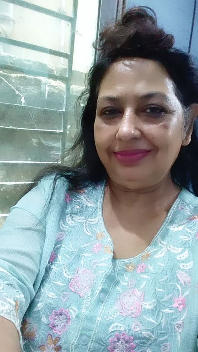 আমার এখানে যত স্নোর পাহাড়, নদী. 
চারপাশে শুধুই সাদা সাদা..
তবুও ,
বসন্ত এসে গেছে, 
ভালোবাসায় মাখামাখি,
ওরে ভাই ফাগুন এসেছে 
মনে প্রানে.. সবাইকে ড্রাম ড্রাম
ভালোবাসা, 
আমাকেও বাসো।
 ক্ষতি কি😃😃